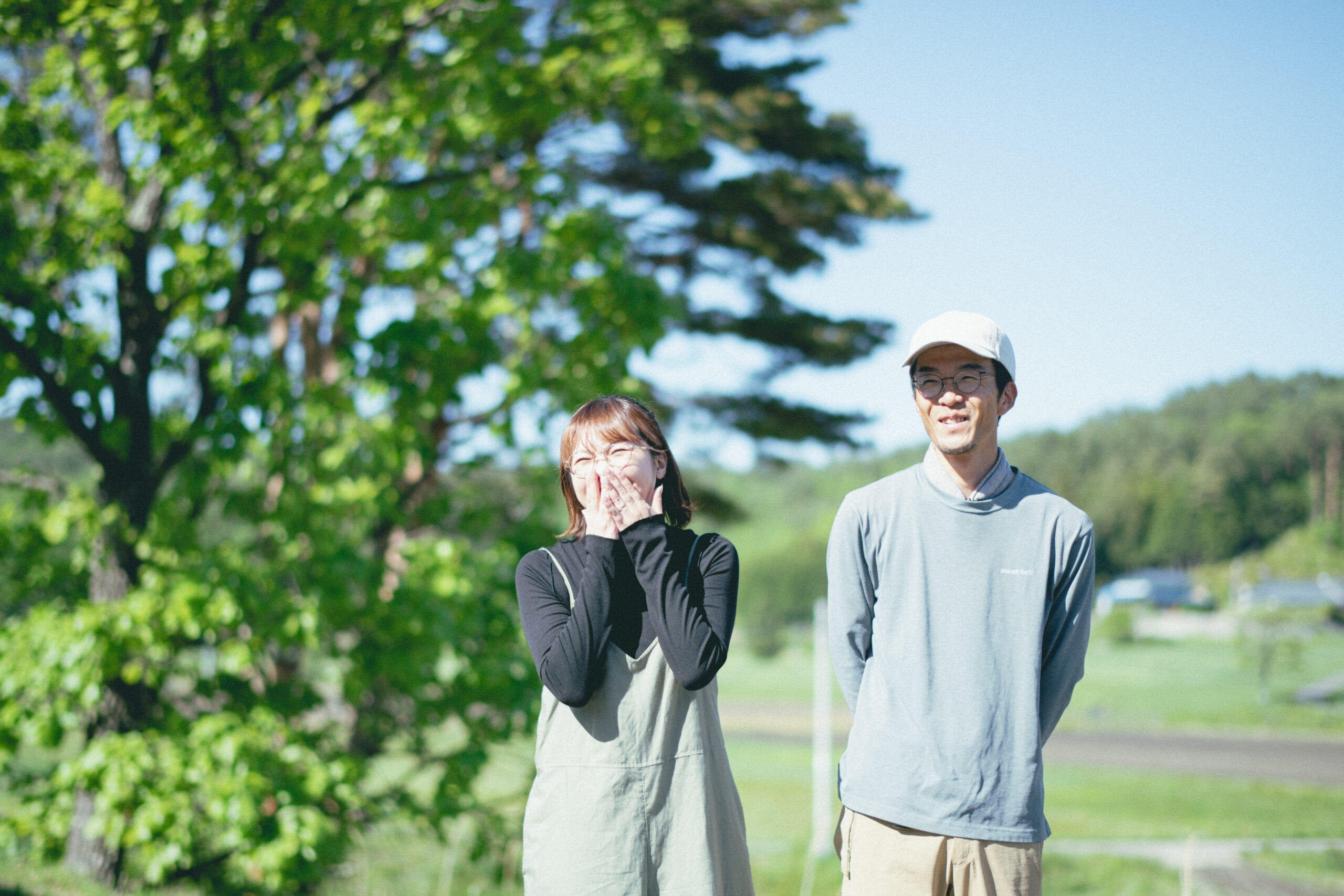 二人で笑う小原さんご夫婦。